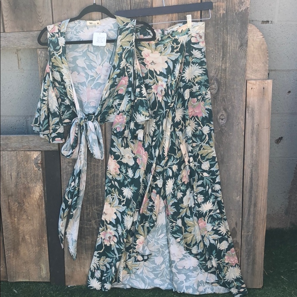 Tris design top and skirt